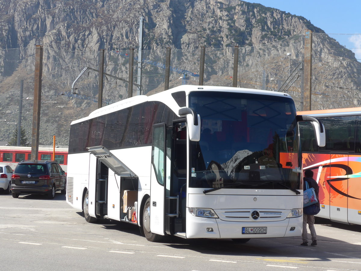 (179'602) - Aus der Slowakei: - ??? - BL-009OH - Mercedes am 14. April 2017 beim Bahnhof Andermatt