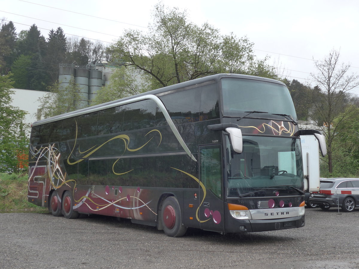 (179'718) - Gssi, Horw - Setra am 26. April 2017 in Kloten, EvoBus