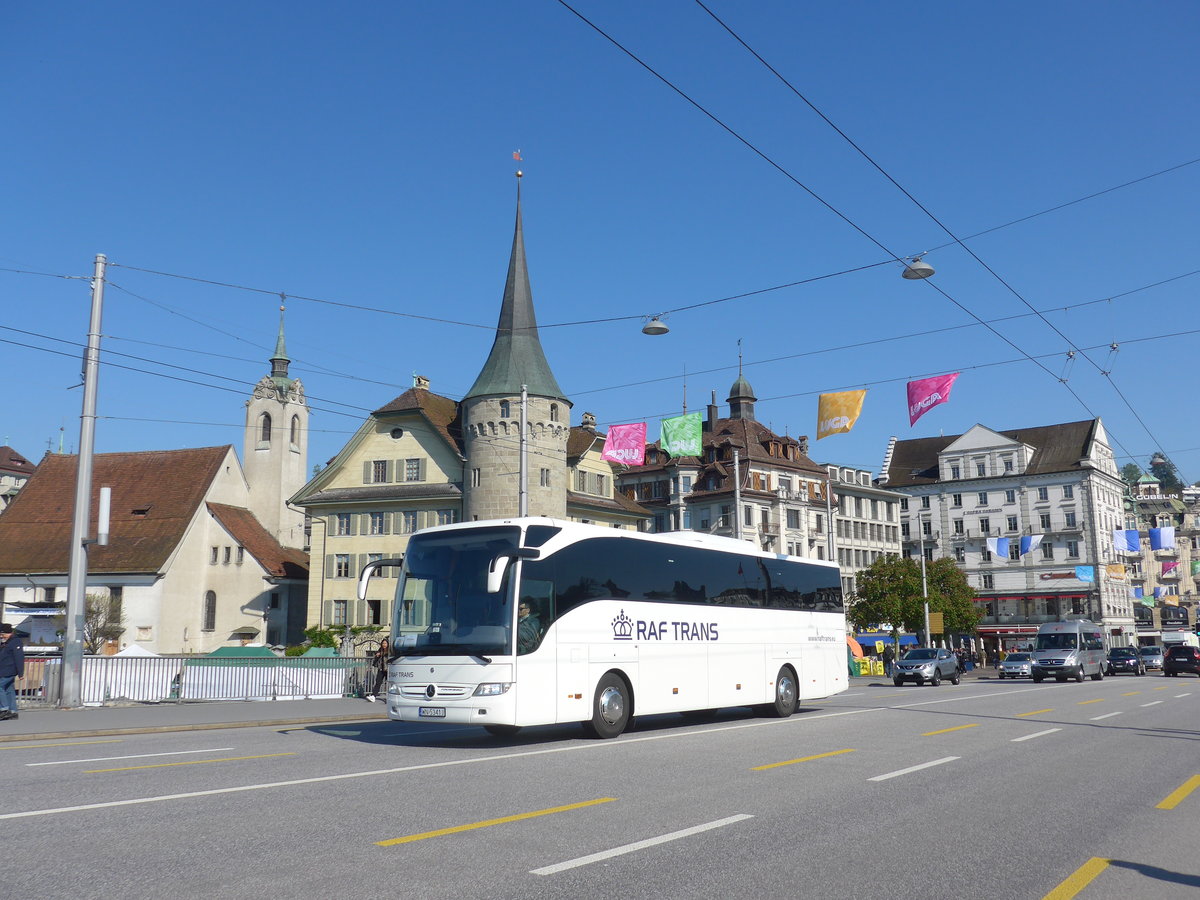 (179'772) - Aus Polen: Raf Trans, Warszawa - WN 5341J - Mercedes am 29. April 2017 in Luzern, Bahnhofbrcke