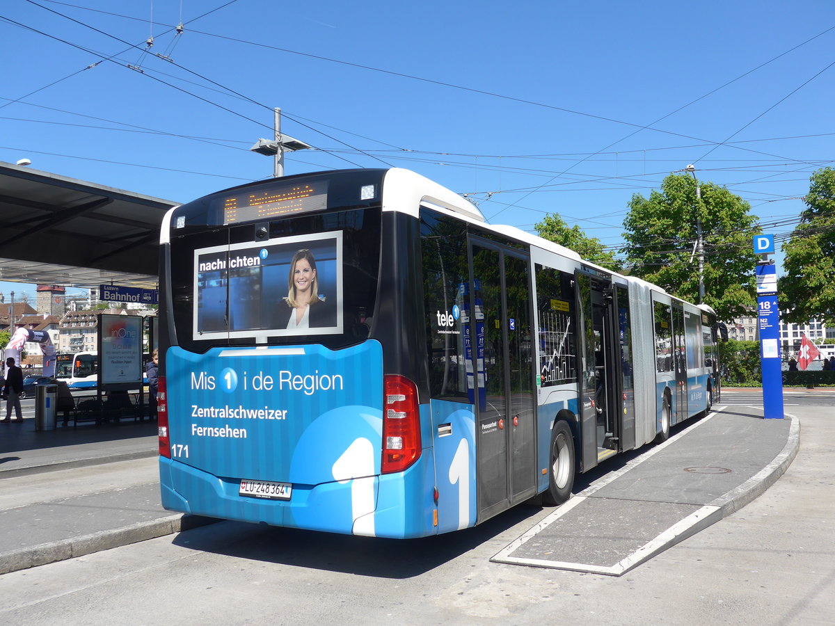 (179'843) - VBL Luzern - Nr. 171/LU 248'364 - Mercedes am 29. April 2017 beim Bahnhof Luzern