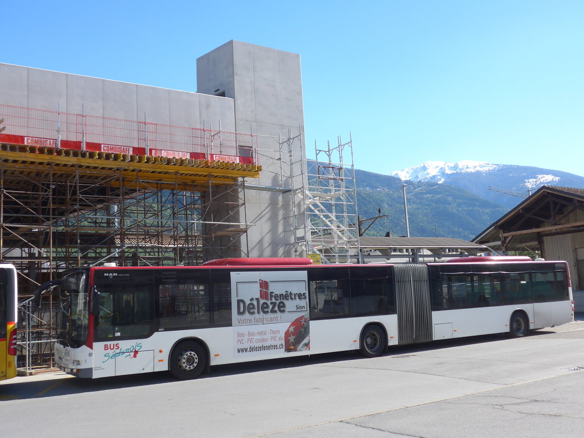 (179'886) - PostAuto Wallis - Nr. 61/VS 26'738 - MAN (ex Lathion, Sion Nr. 61) am 29. April 2017 beim Bahnhof Sierre