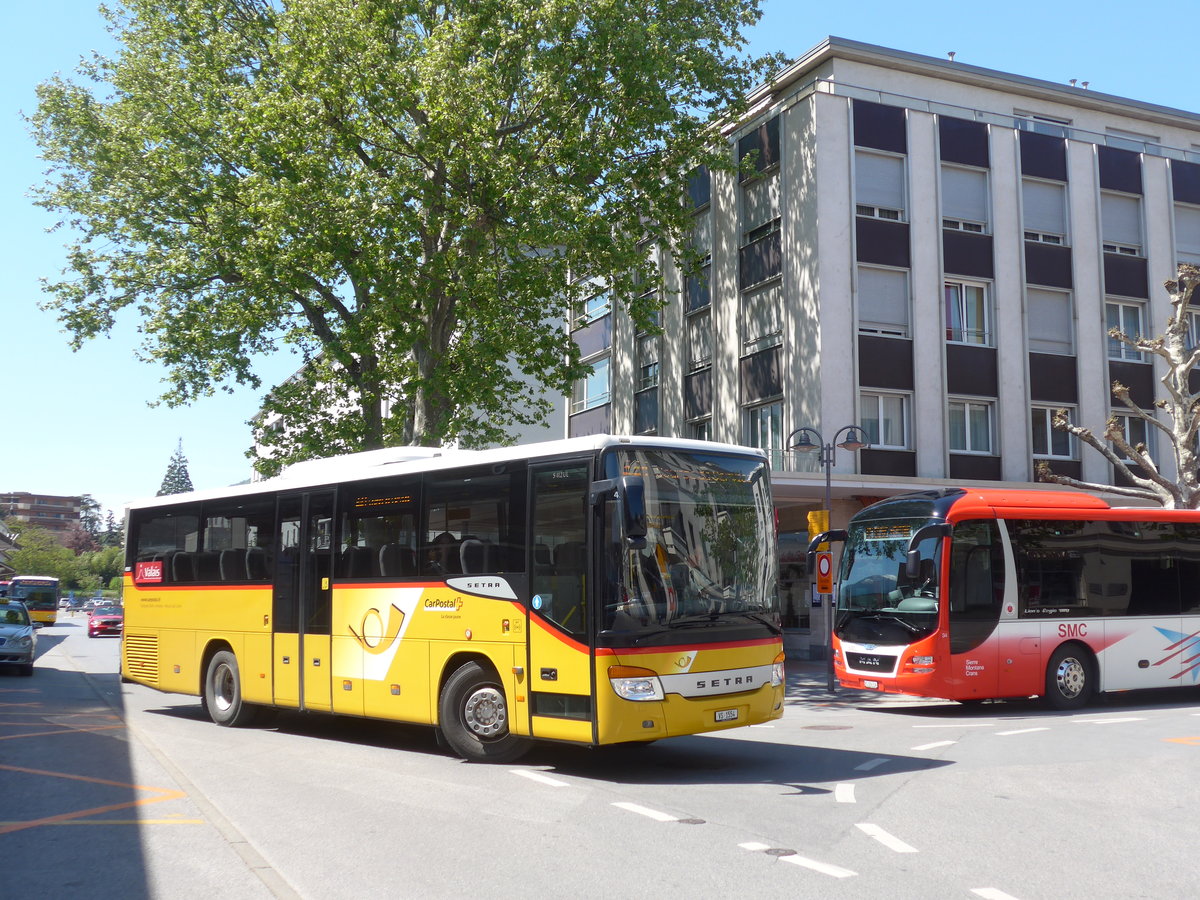 (179'938) - TSAR, Sierre - VS 1554 - Setra (ex Pfammatter, Sierre) am 30. April 2017 beim Bahnhof Sierre