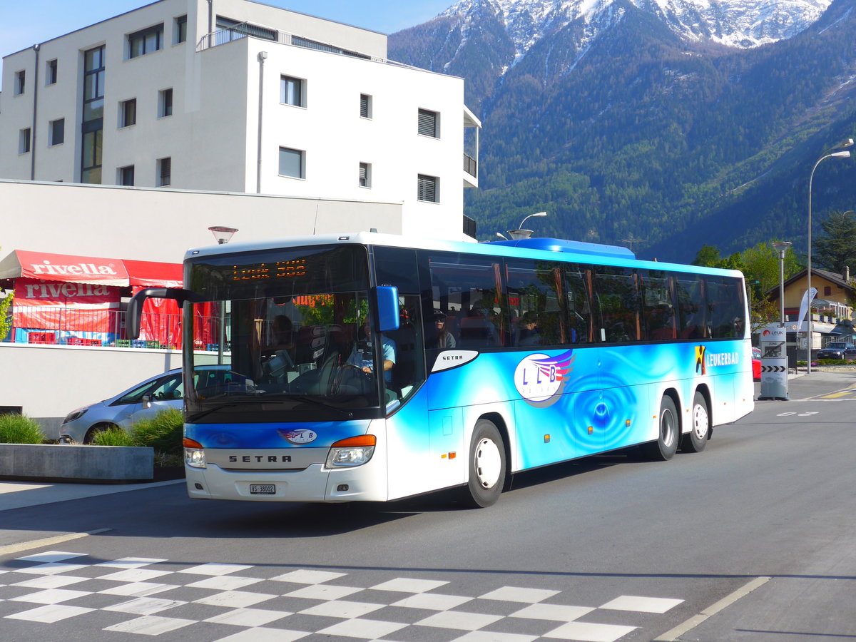 (179'965) - LLB Susten - Nr. 2/VS 38'002 - Setra am 30. April 2017 beim Bahnhof Leuk