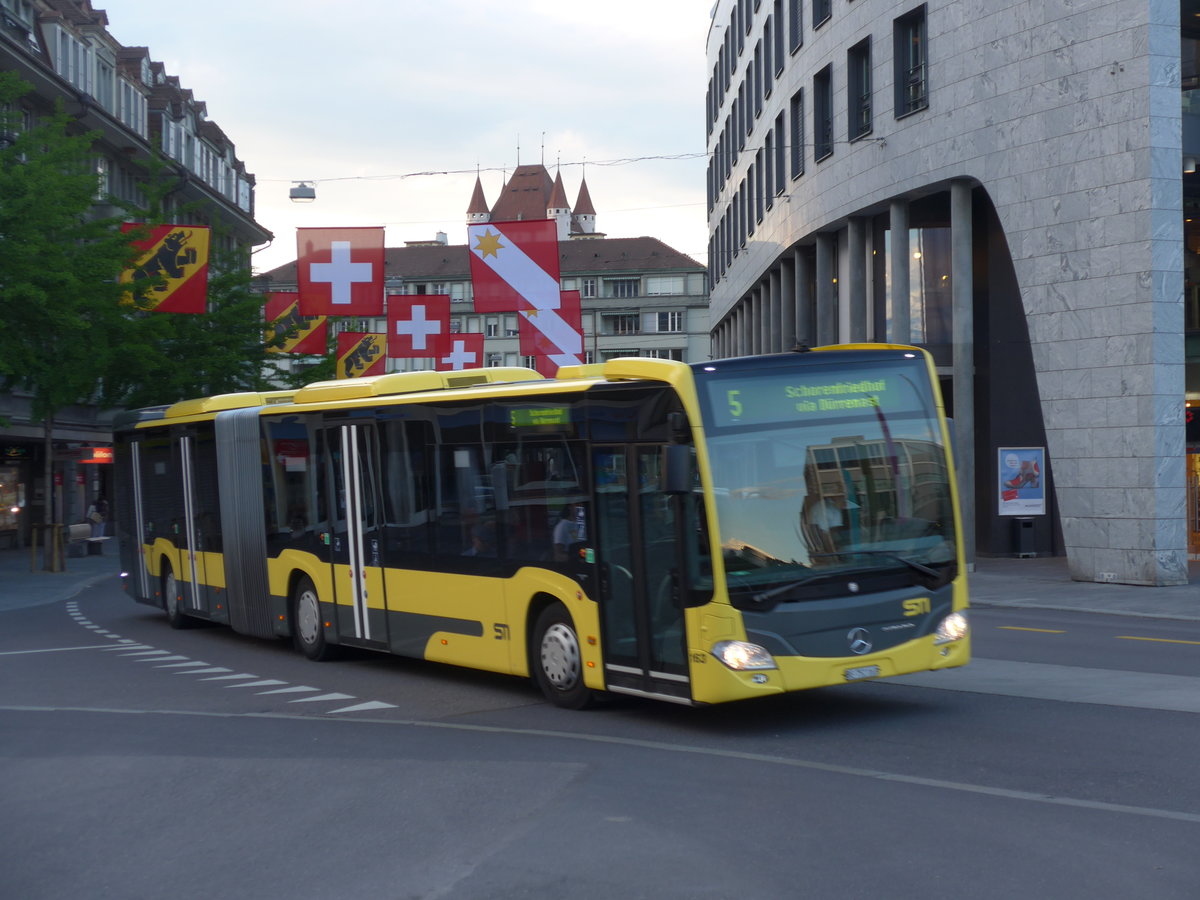 (180'160) - STI Thun - Nr. 163/BE 752'163 - Mercedes am 17. Mai 2017 beim Bahnhof Thun