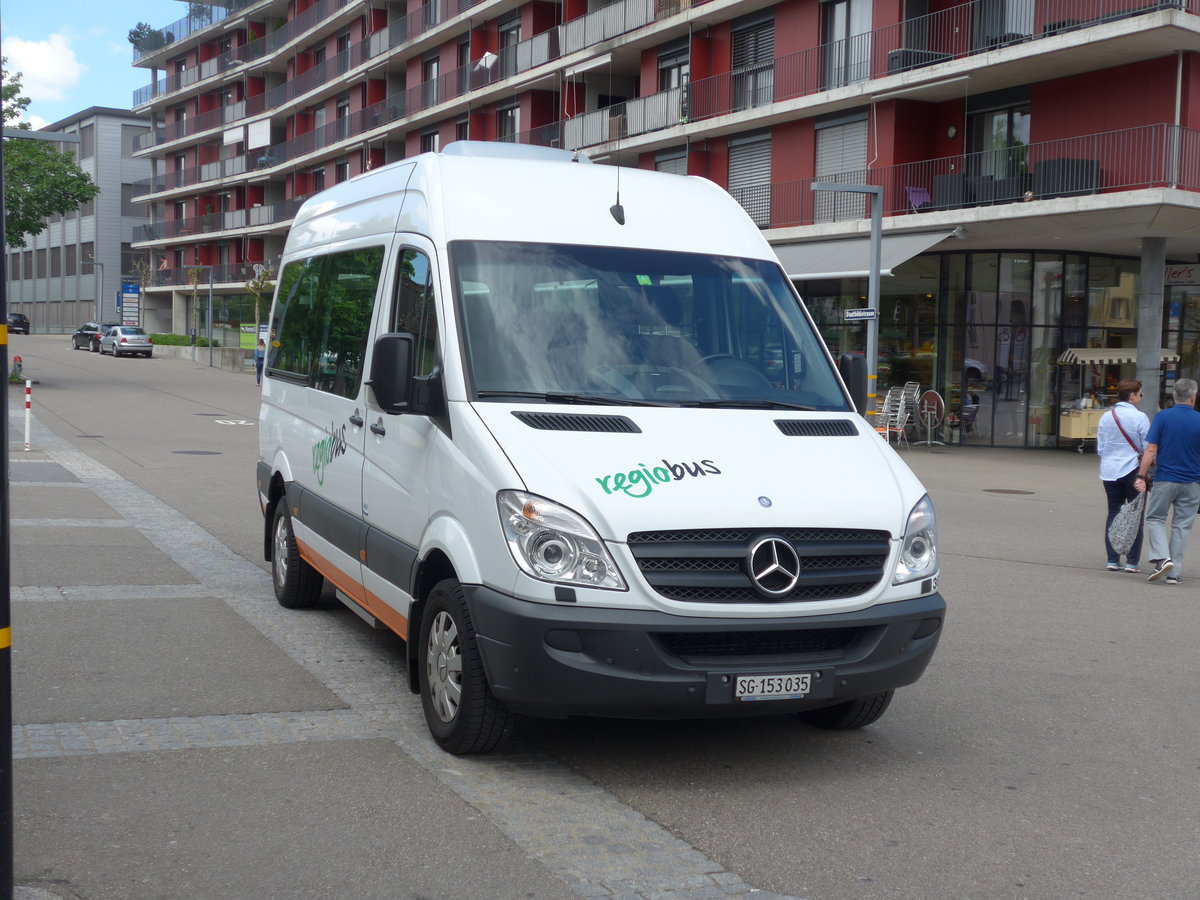 (180'205) - Regiobus, Gossau - Nr. 36/SG 153'035 - Mercedes am 21. Mai 2017 beim Bahnhof Gossau