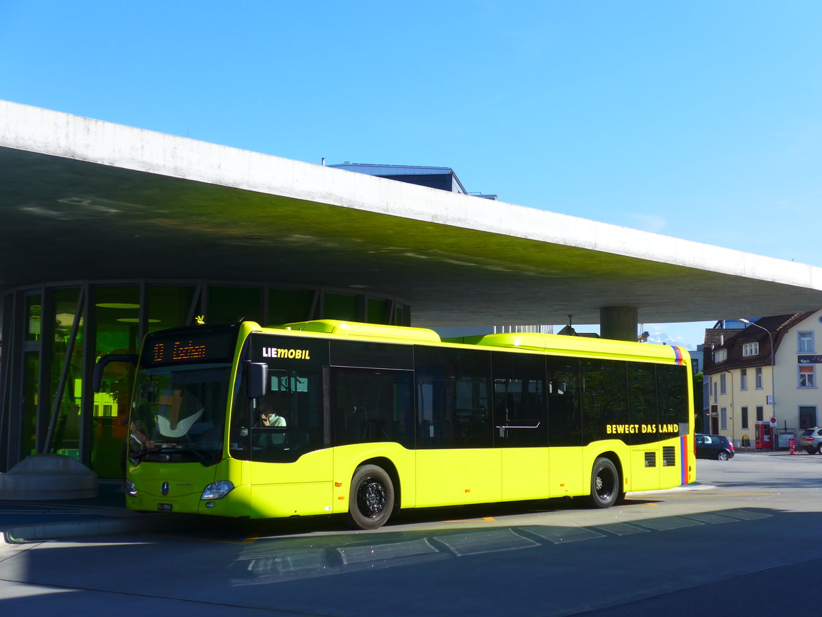 (180'261) - LBA Vaduz - Nr. 45/FL 39'845 - Mercedes am 21. Mai 2017 beim Bahnhof Schaan