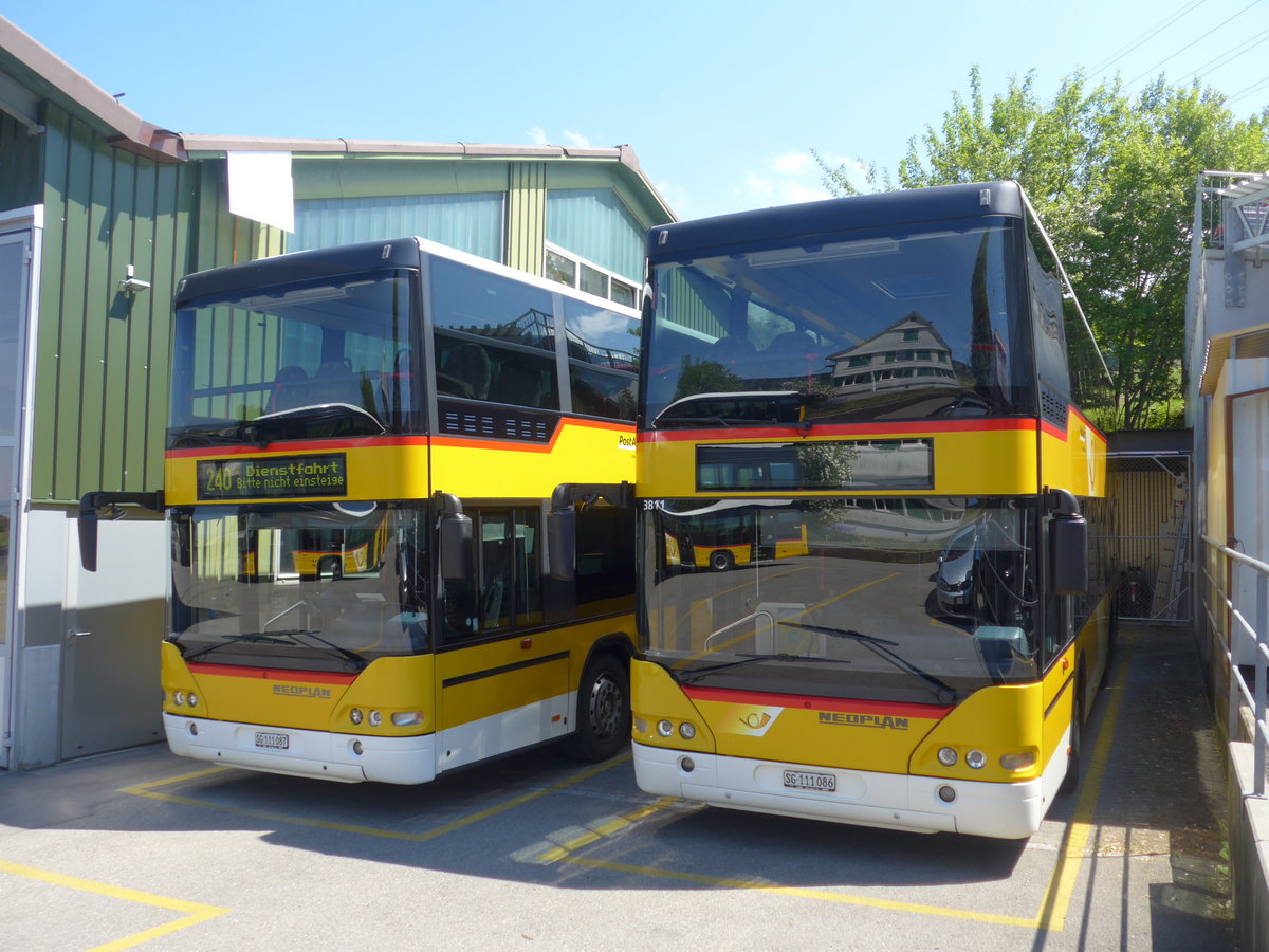 (180'375) - Schwizer, Goldach - SG 111'087 + SG 111'086 - Neoplan am 22. Mai 2017 in Goldach, Garage