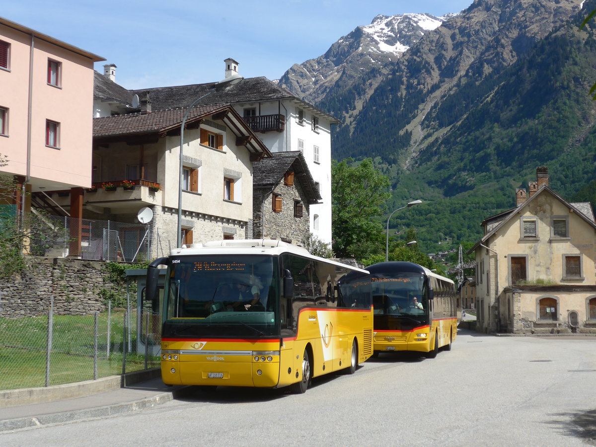 (180'498) - TpM, Mesocco - Nr. 16/GR 108'016 - Van Hool (ex PostAuto Graubnden) am 23. Mai 2017 in Mesocco, Stazione