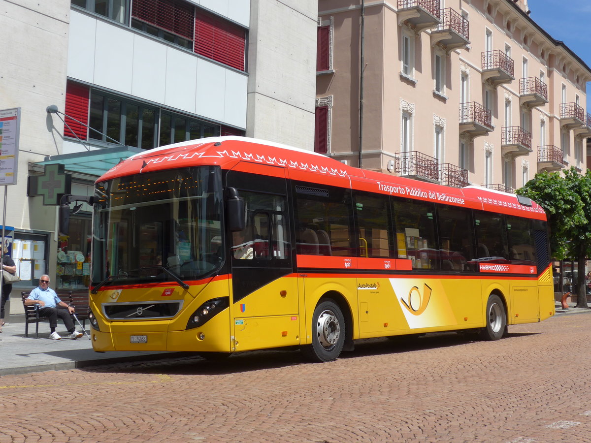 (180'541) - AutoPostale Ticino - TI 74'055 - Volvo am 23. Mai 2017 beim Bahnhof Bellinzona