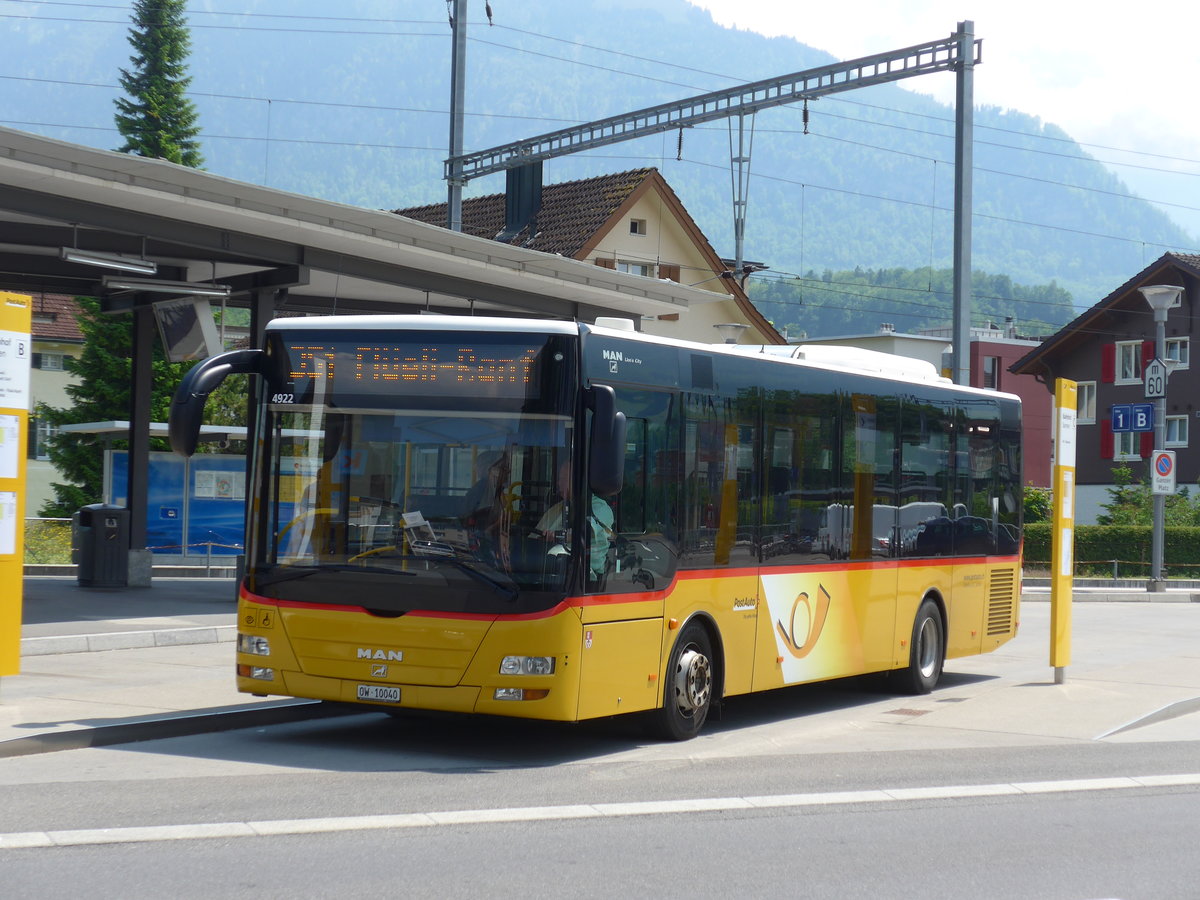 (180'727) - Dillier, Sarnen - Nr. 7/OW 10'040 - MAN/Gppel am 24. Mai 2017 beim Bahnhof Sarnen