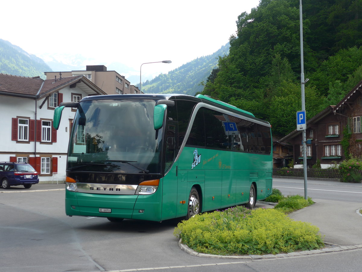 (180'757) - EF Services, Wrenlos - BE 66'054 - Setra am 24. Mai 2017 in Matten, Carparkplatz