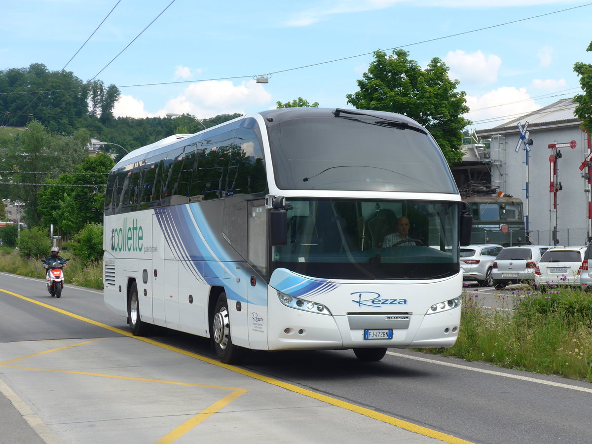 (180'899) - Aus Italien: Rezza, Ivrea - FJ-472 BN - Neoplan am 28. Mai 2017 in Luzern, Verkehrshaus