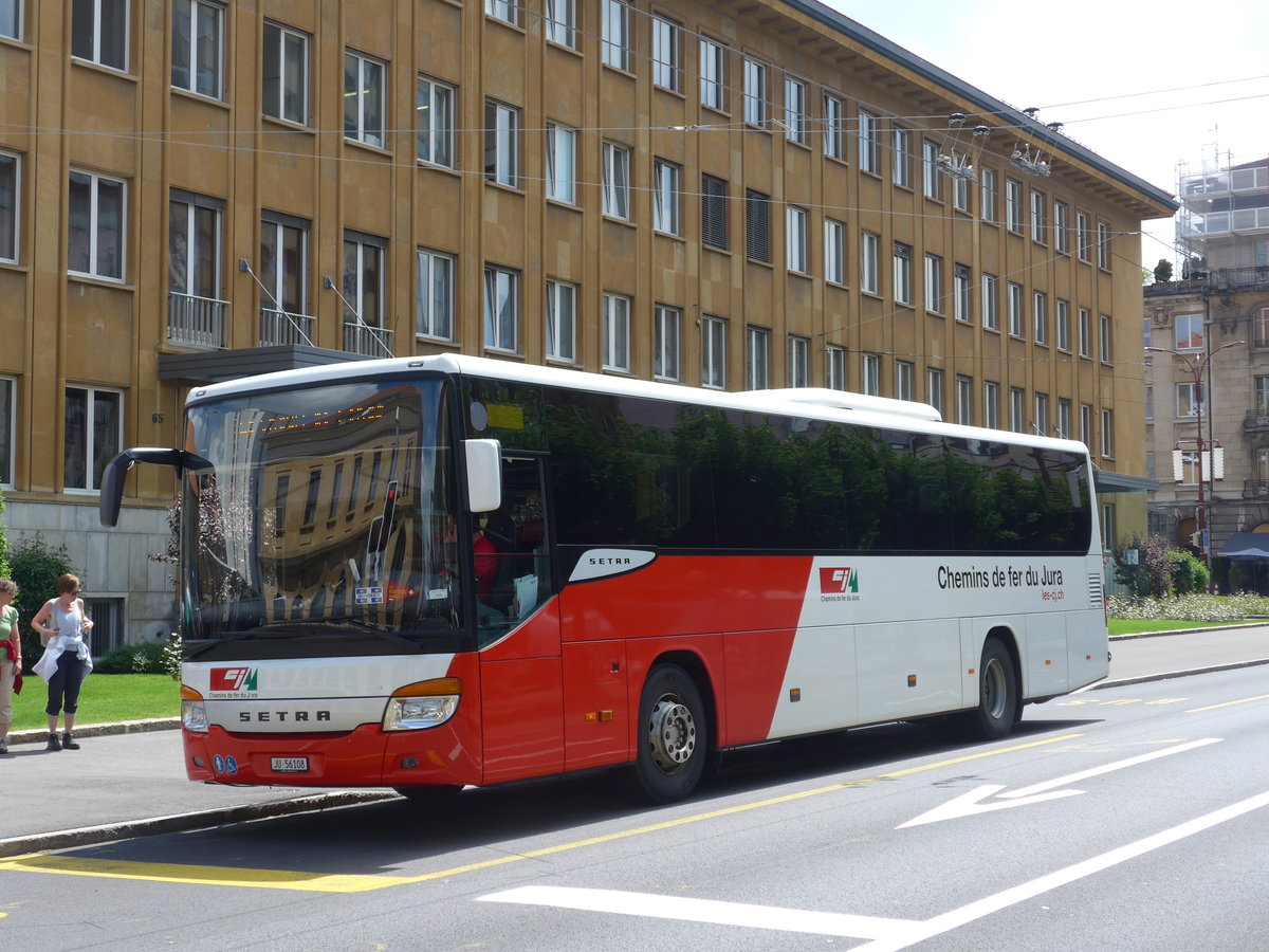 (181'086) - CJ Tramelan - Nr. 121/JU 56'108 - Setra am 12. Juni 2017 beim Bahnhof La Chaux-de-Fonds