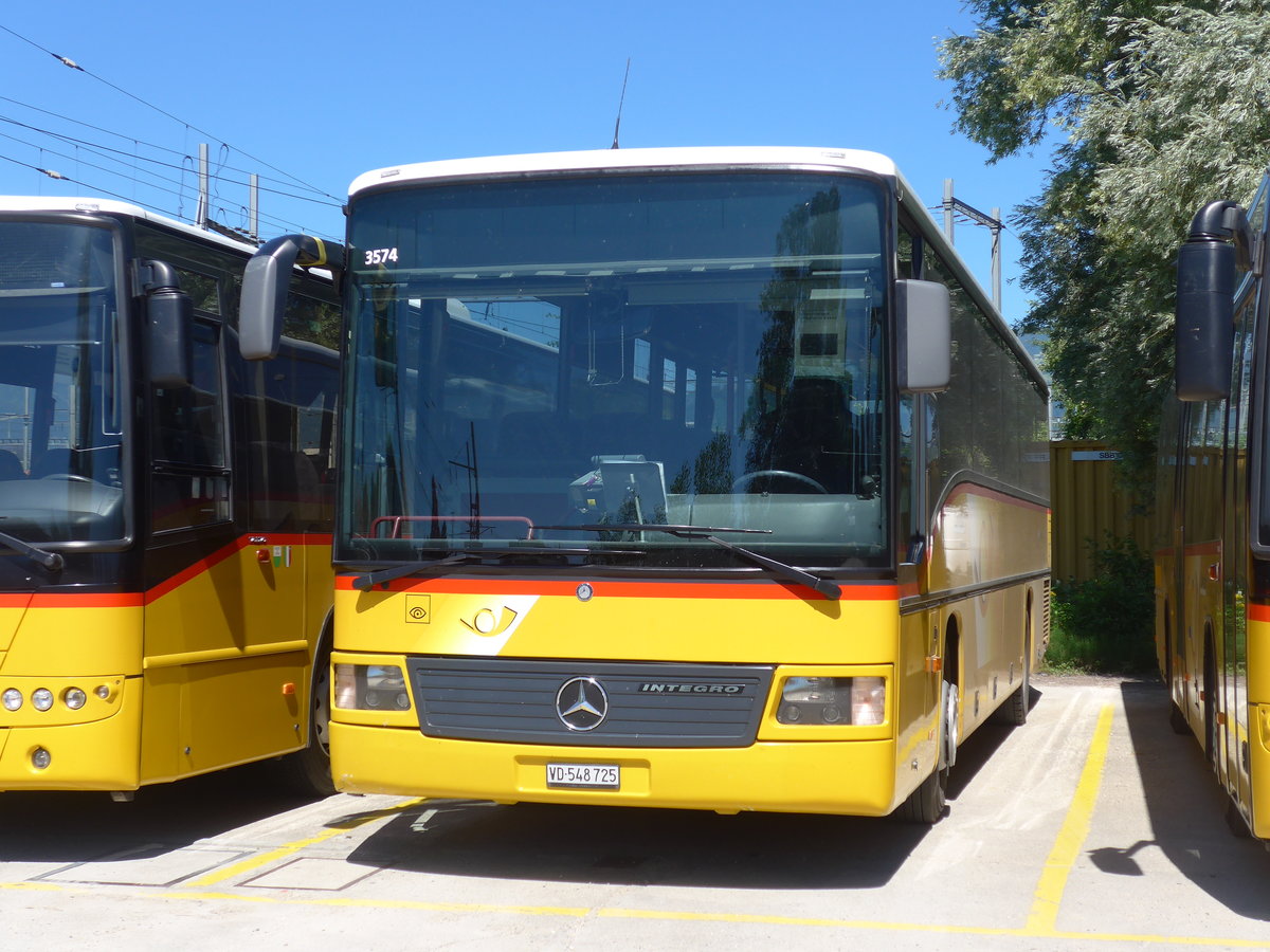 (181'188) - CarPostal Ouest - VD 548'725 - Mercedes am 18. Juni 2017 in Yverdon, Garage