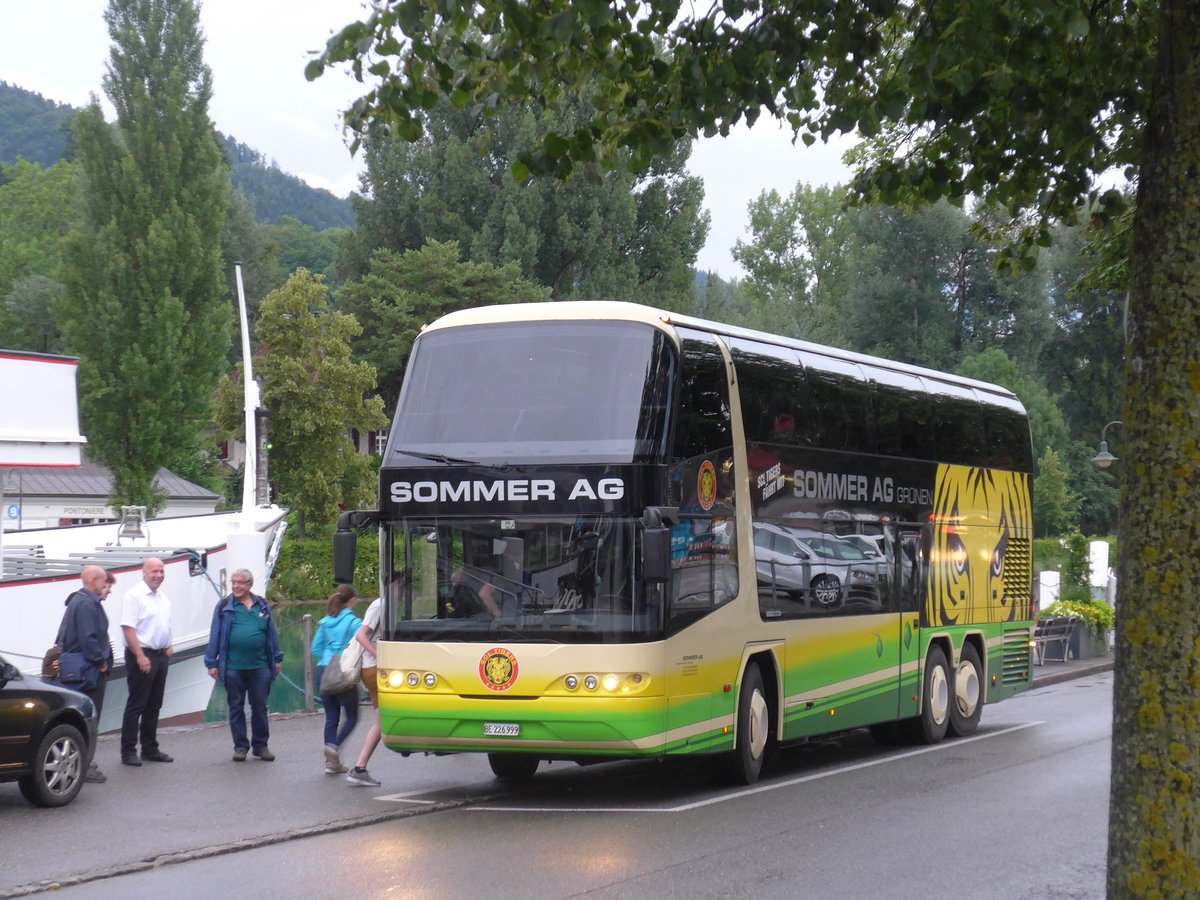 (181'602) - Sommer, Grnen - BE 226'999 - Neoplan am 28. Juni 2017 bei der Schifflndte Thun