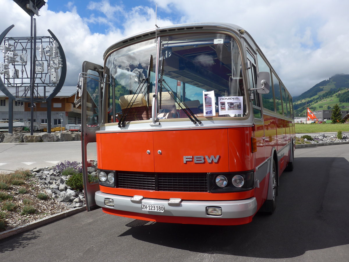 (181'660) - FBW-Club, Mnnedorf - ZH 123'180 - FBW/R&J (ex Tiemann, Oetwil Nr. 19; ex West, Brittnau; ex Wespe, Altsttten; ex AFA Adelboden Nr. 19) am 1. Juli 2017 in Frutigen, Garage AFA