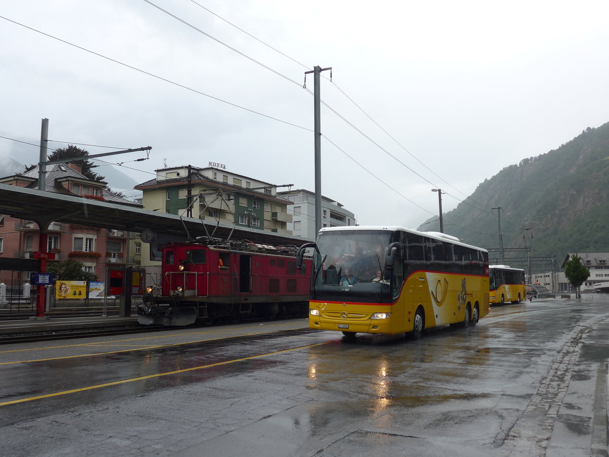 (181'889) - PostAuto Wallis - VS 62'850 - Mercedes am 9. Juli 2017 beim Bahnhof Brig