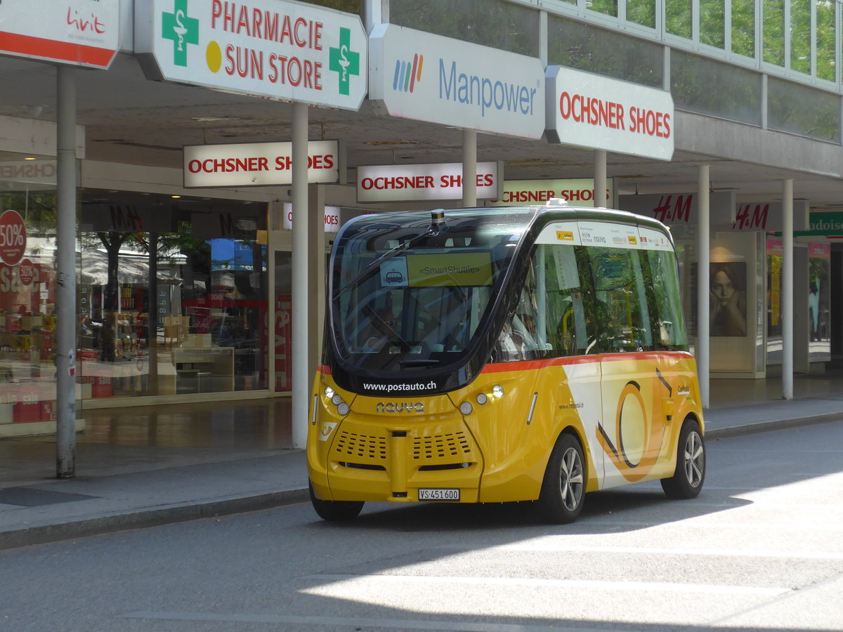 (182'203) - PostAuto Wallis - VS 451'600 - Navya am 23. Juli 2017 in Sion, Place du Midi