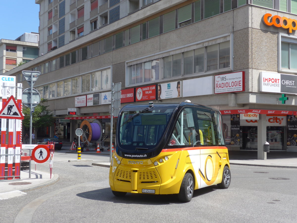 (182'220) - PostAuto Wallis - VS 454'600 - Navya am 23. Juli 2017 in Sion, Place du Midi