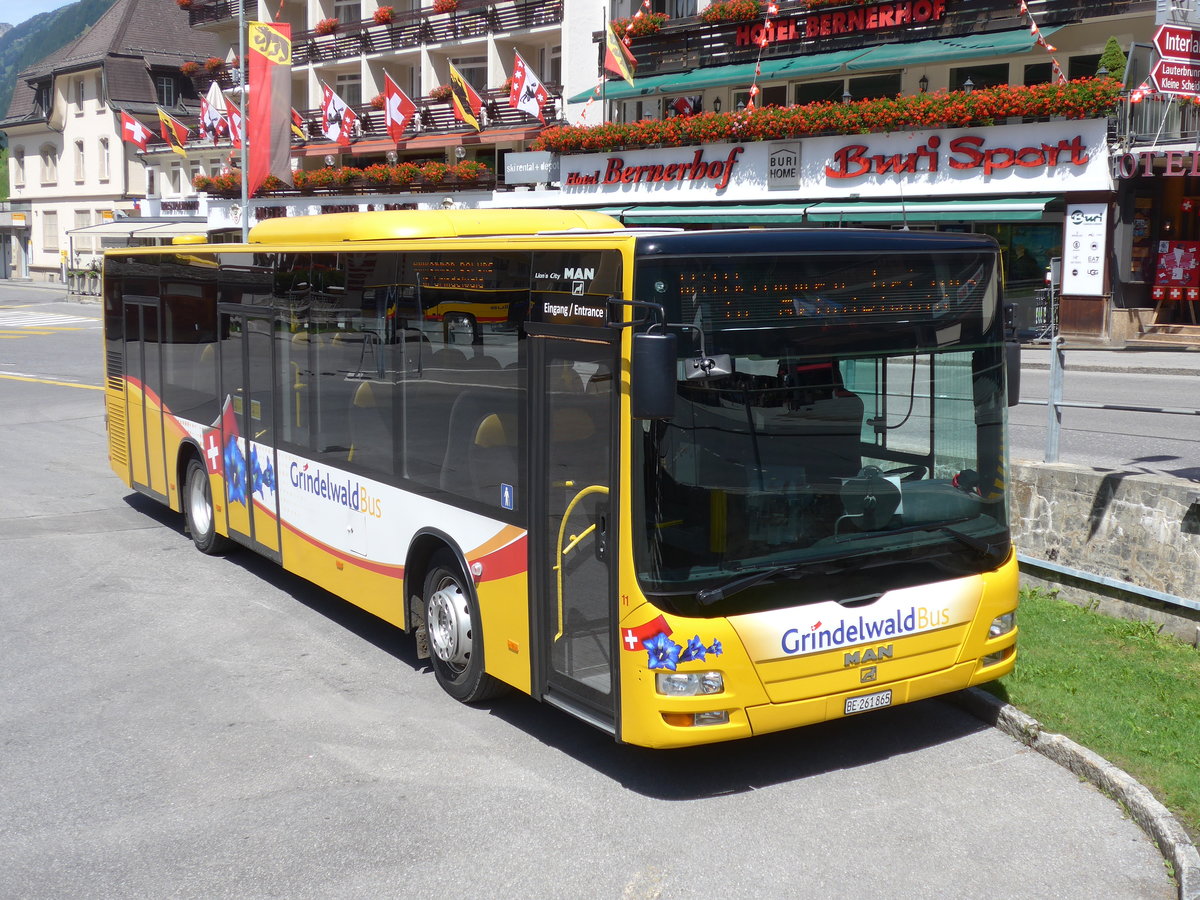 (182'359) - AVG Grindelwald - Nr. 11/BE 261'865 - MAN/Gppel am 30. Juli 2017 beim Bahnhof Grindelwald