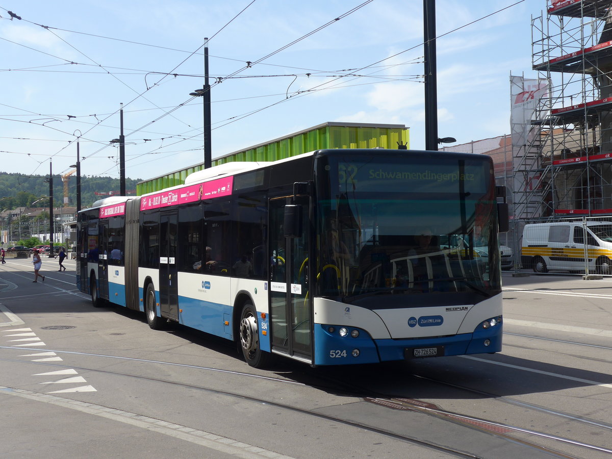 (182'635) - VBZ Zrich - Nr. 524/ZH 726'524 - Neoplan am 3. August 2017 beim Bahnhof Zrich-Oerlikon