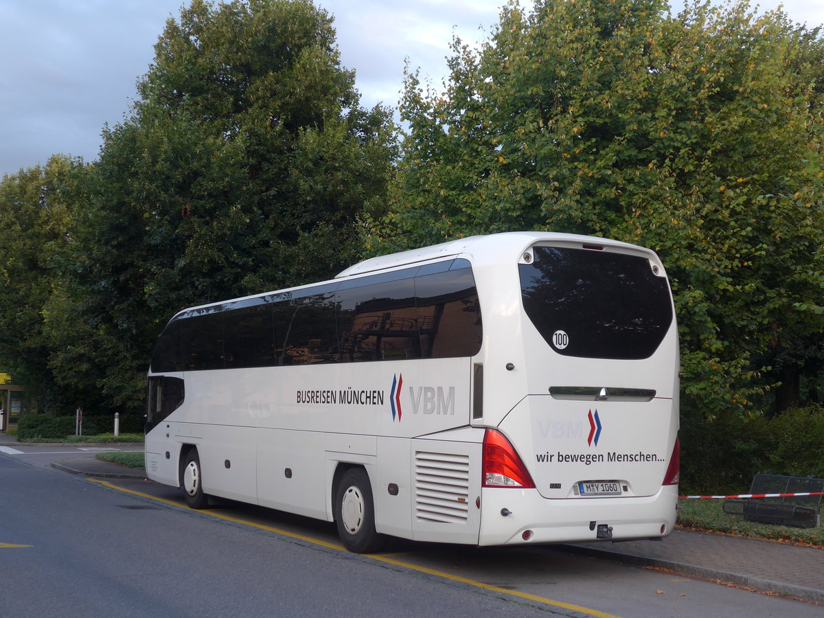 (182'812) - Aus Deutschland: VBM, Kirchheim - M-Y 1060 - Neoplan am 5. August 2017 in Thun, Hotel Seepark