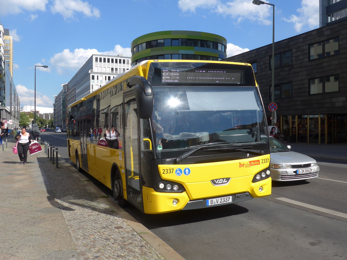 (183'210) - BVG Berlin - Nr. 2337/B-V 2337 - VDL am 9. August 2017 in Berlin, Wittenbergplatz