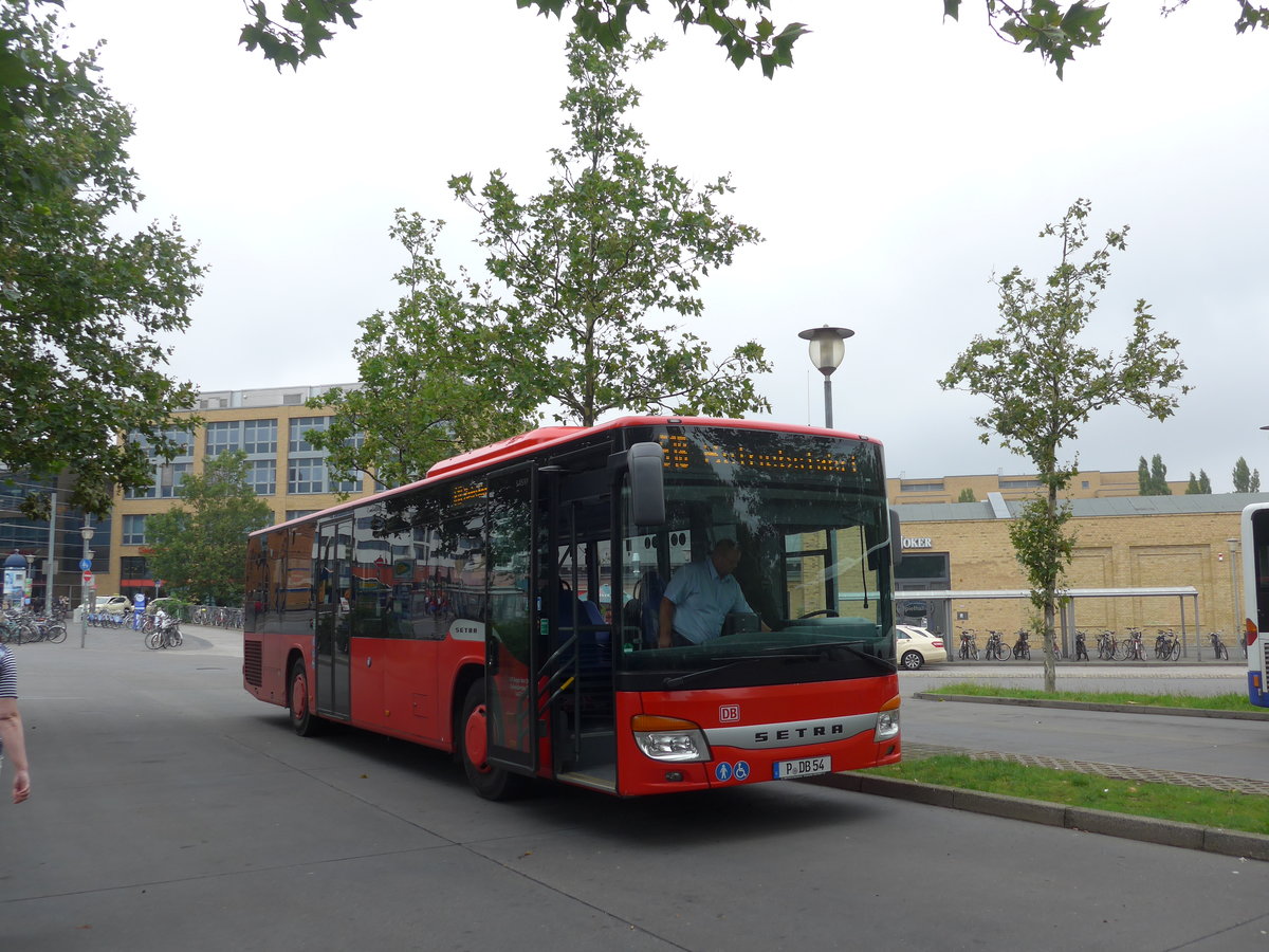 (183'447) - Havelbus, Nauen - P-DB 54 - Setra am 11. August 2017 beim Hauptbahnhof Potsdam