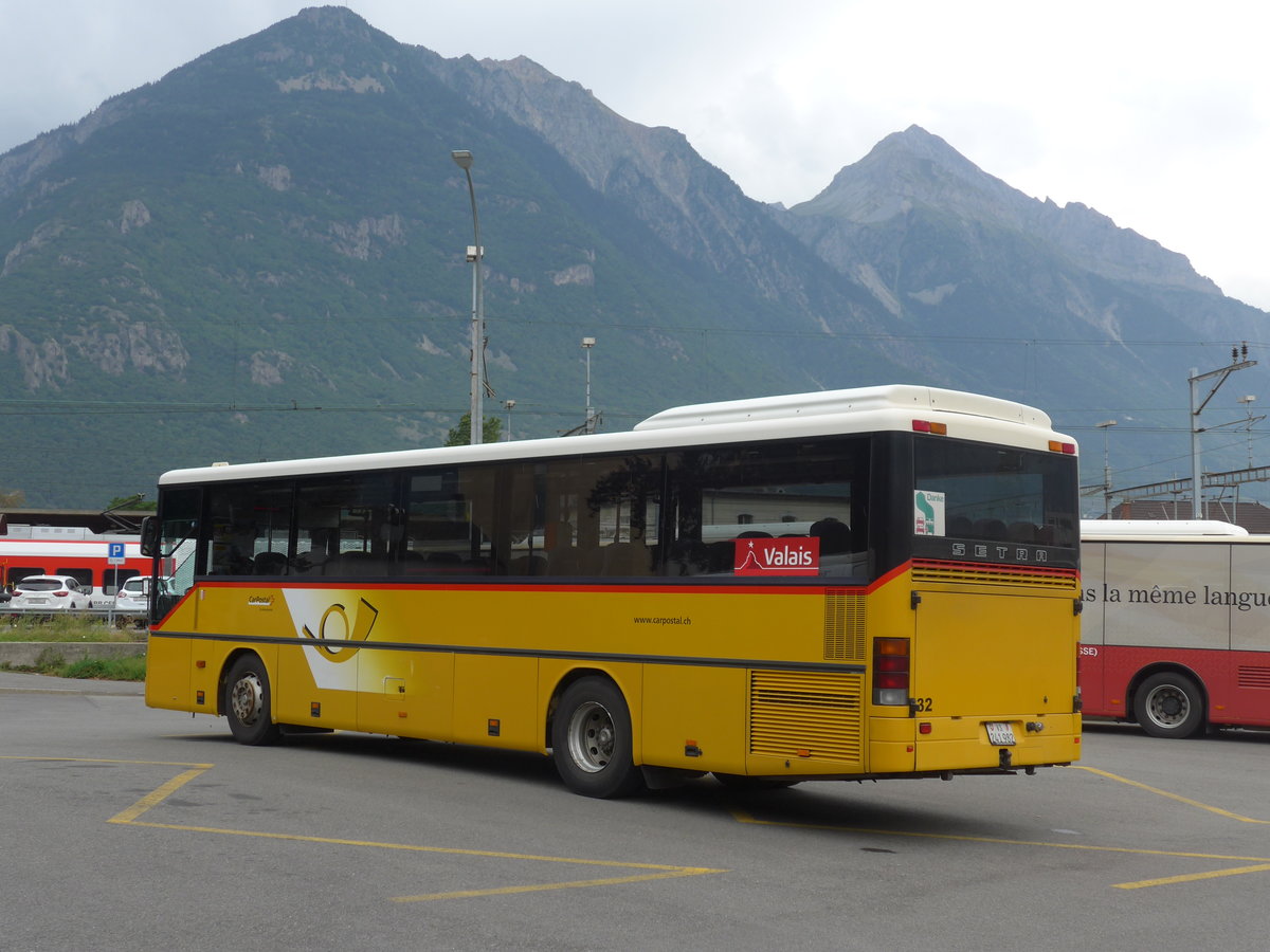 (184'023) - PostAuto Wallis - Nr. 32/VS 241'982 - Setra (ex Buchard, Leytron; ex PostAuto Wallis; ex Zimmermann, Visperterminen) am 24. August 2017 beim Bahnhof Martigny