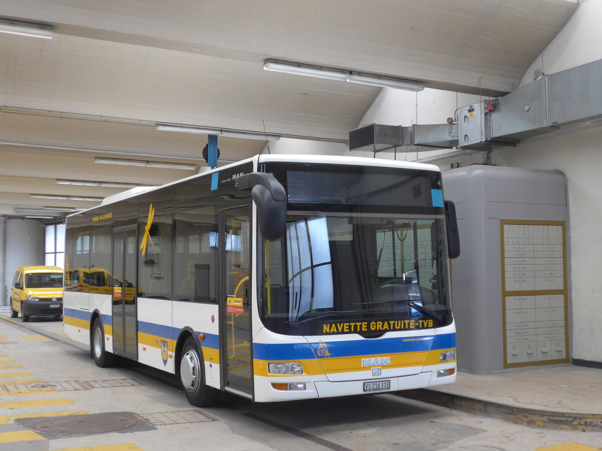 (184'034) - TMR Martigny - Nr. 111/VS 216'318 - MAN/Gppel am 24. August 2017 in Verbier, Postautostation