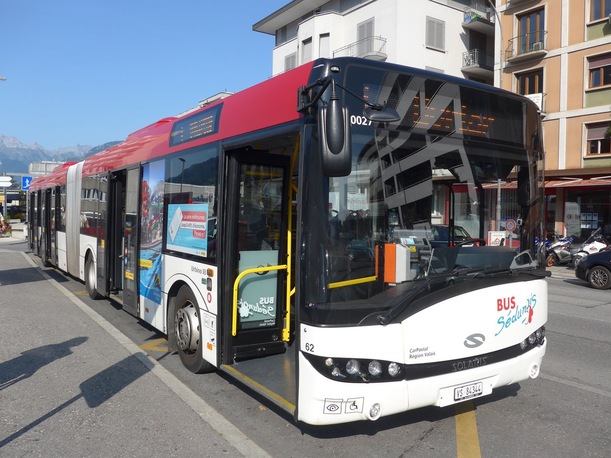 (184'152) - PostAuto Wallis - Nr. 62/VS 84'344 - Solaris am 25. August 2017 beim Bahnhof Sion