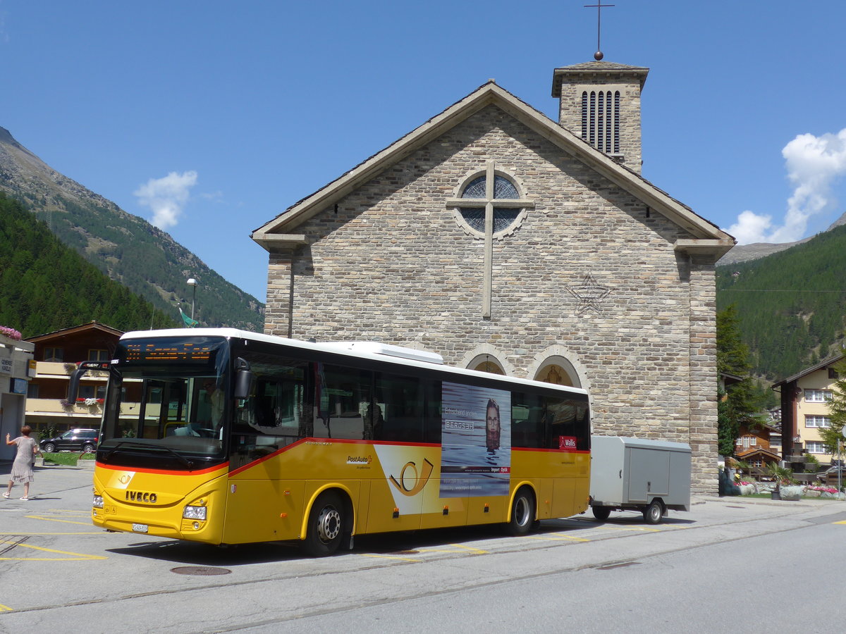 (184'214) - PostAuto Wallis - VS 424'839 - Iveco am 25. August 2017 in Saas-Grund, Post