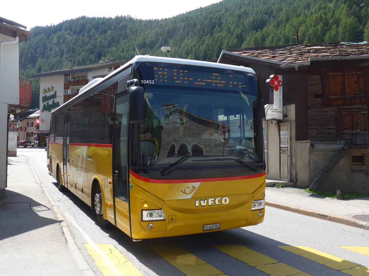 (184'220) - PostAuto Wallis - VS 445'902 - Iveco am 25. August 2017 in Saas-Grund, Post