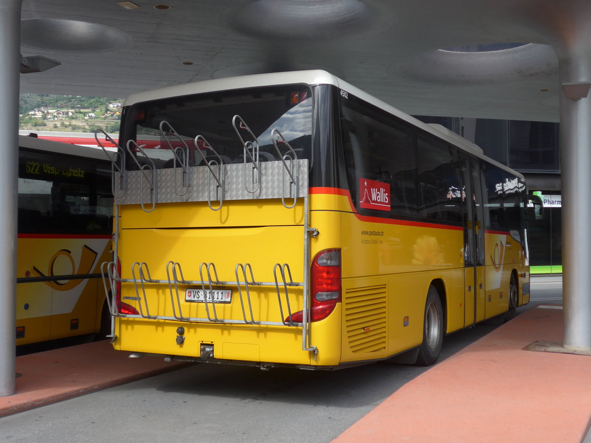 (184'245) - Autotour, Visp - VS 81'111 - Setra am 25. August 2017 beim Bahnhof Visp