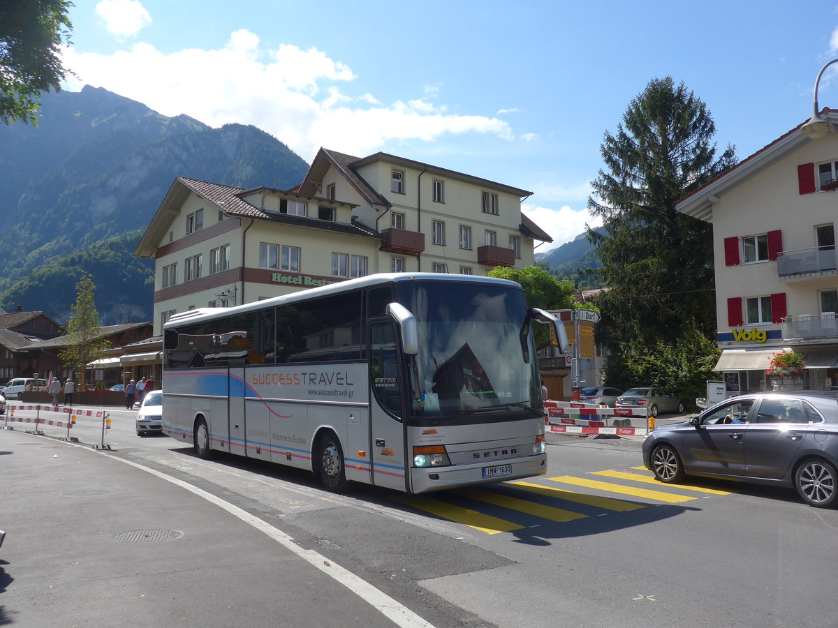 (184'561) - Success Travel, Athen - IMN-1630 - Setra am 3. September 2017 beim Bahnhof Wilderswil