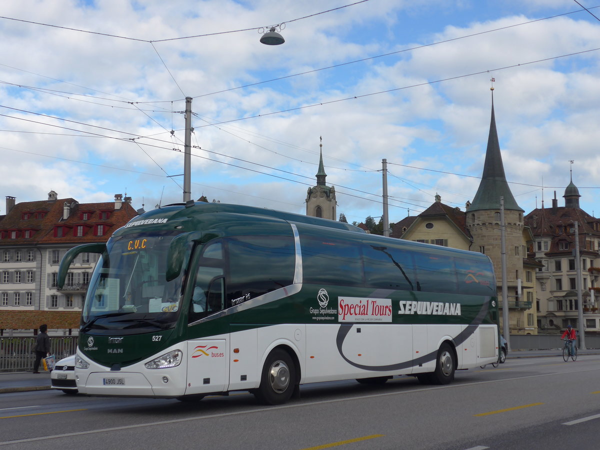 (185'132) - Aus Spanien: Sepulvedana, Segovia - Nr. 527/4900 JSL - MAN/Irizar am 18. September 2017 in Luzern, Bahnhofbrcke