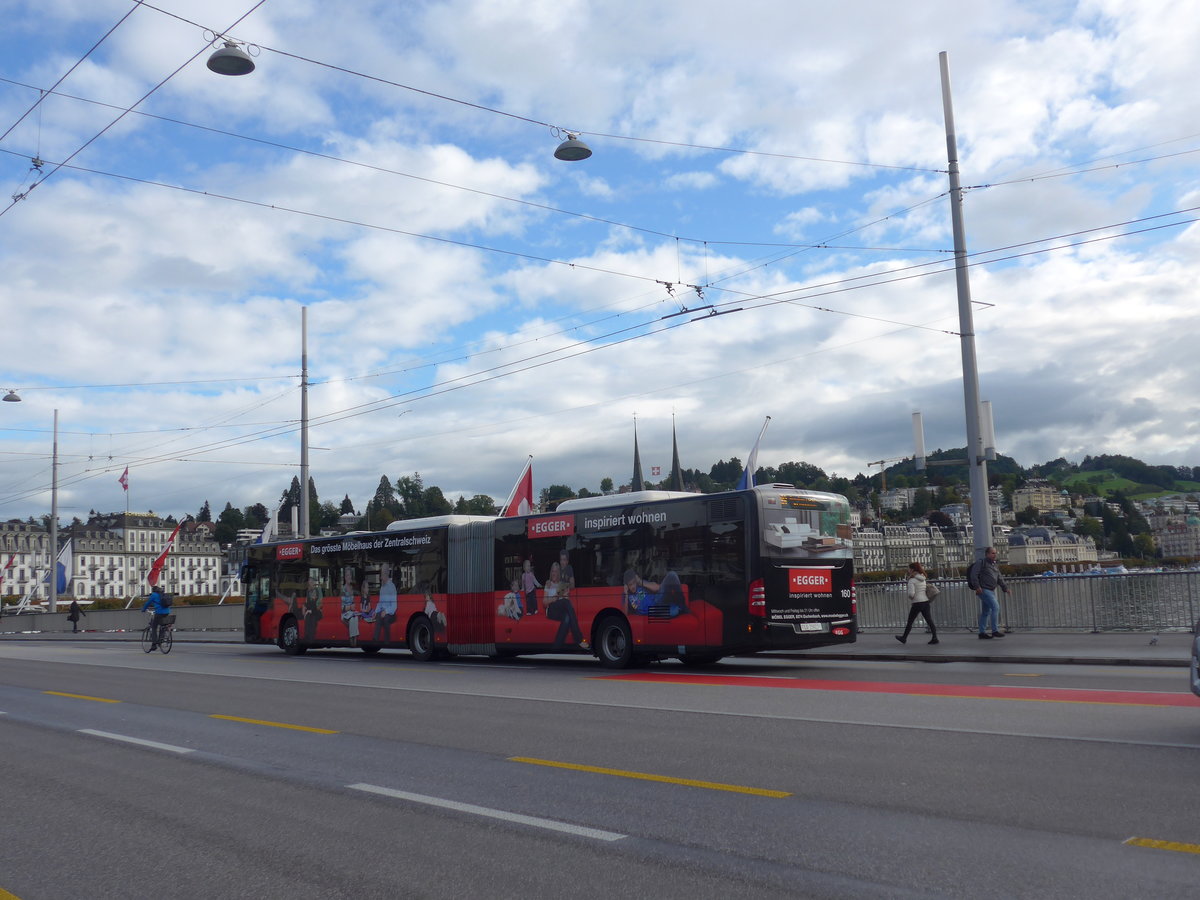 (185'140) - VBL Luzern - Nr. 160/LU 15'023 - Mercedes am 18. September 2017 in Luzern, Bahnhofbrcke