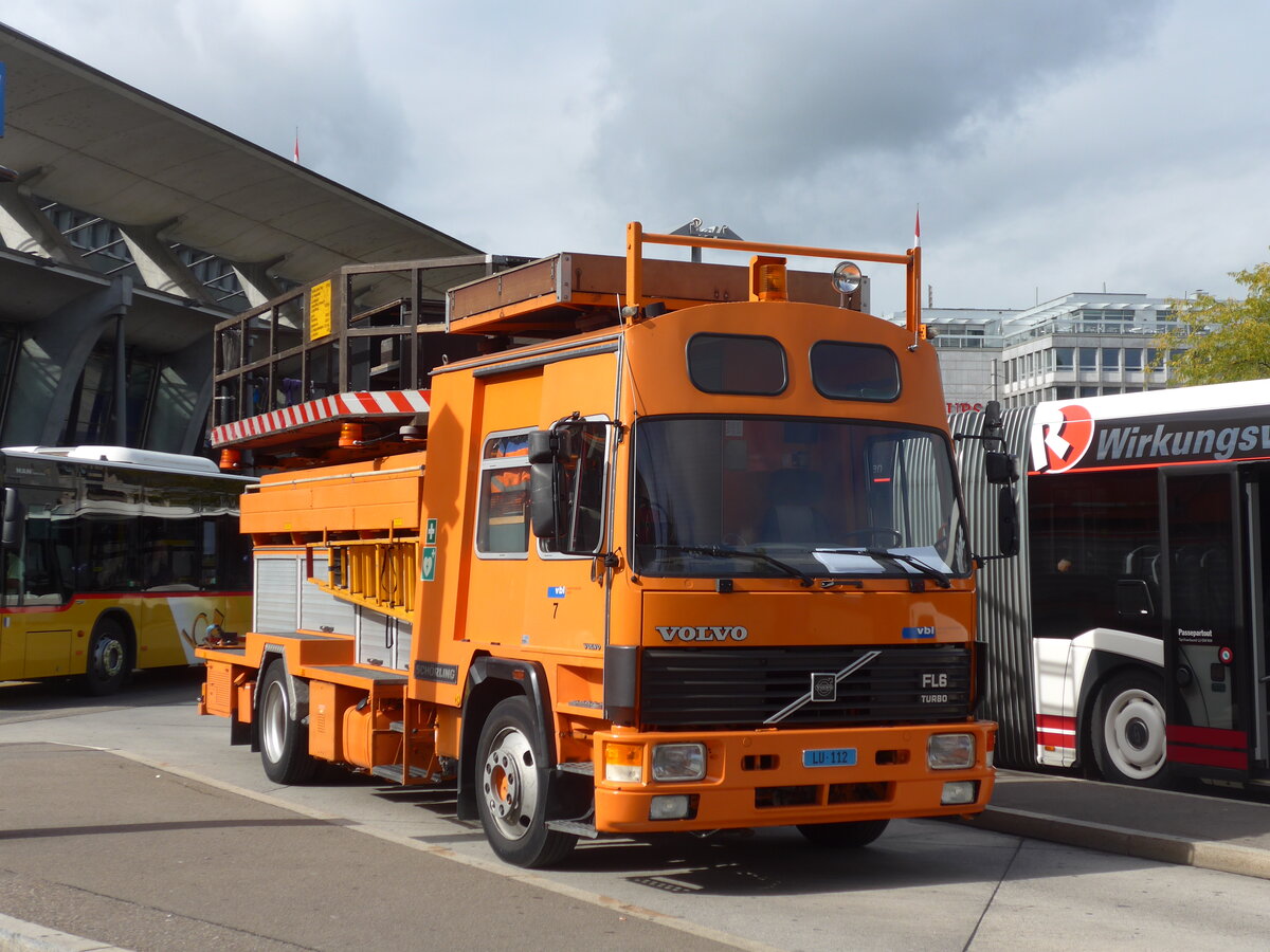 (185'182) - VBL Luzern - Nr. 7/LU 112 - Volvo am 18. September 2017 beim Bahnhof Luzern