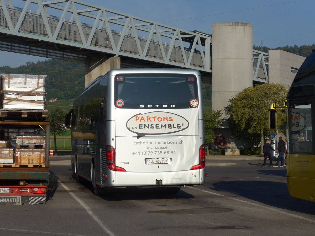 (185'197) - Chappuis, Vicques - JU 66'331 - Setra am 25. September 2017 in Bursins, Raststtte La Cte