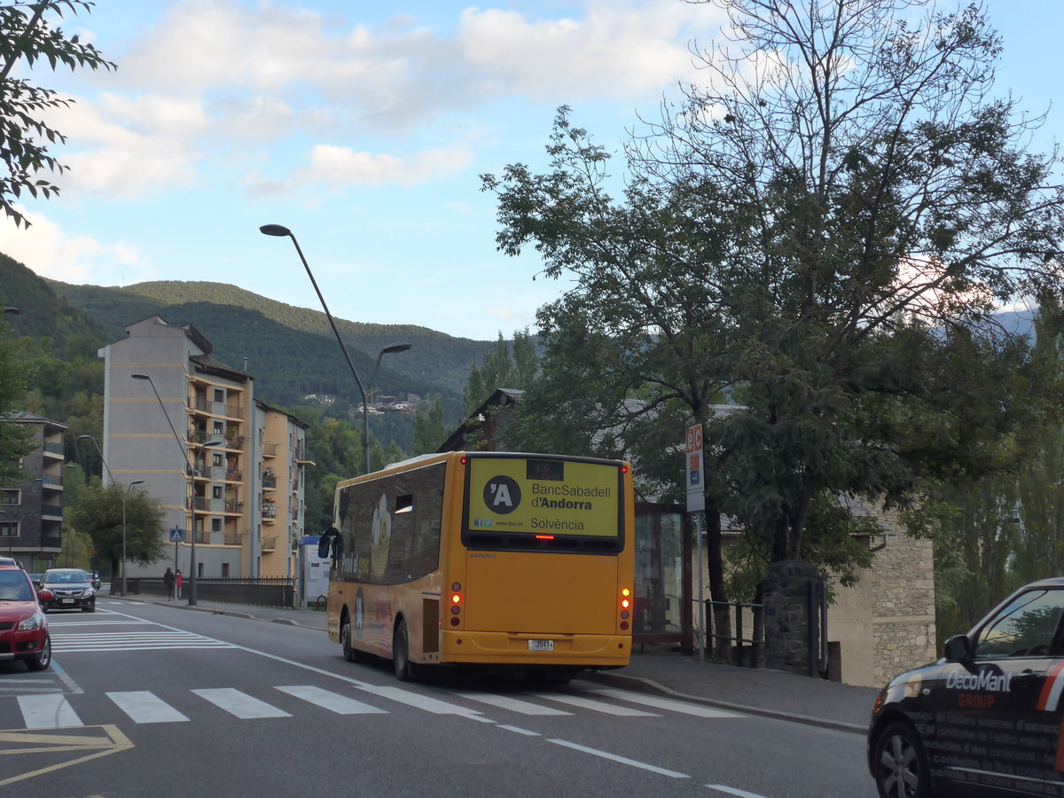 (185'279) - CIA Andorra la Vella - J5414 - UNVI am 26. September 2017 in La Massana, El Pui