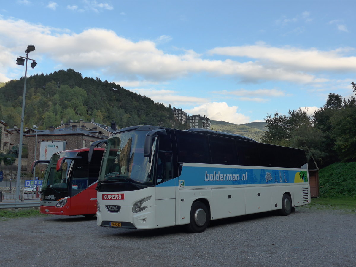 (185'441) - Aus Holland: Kupers, Weert - Nr. 293/BZ-RJ-23 - VDL am 27. September 2017 in La Massana, Carparkplatz