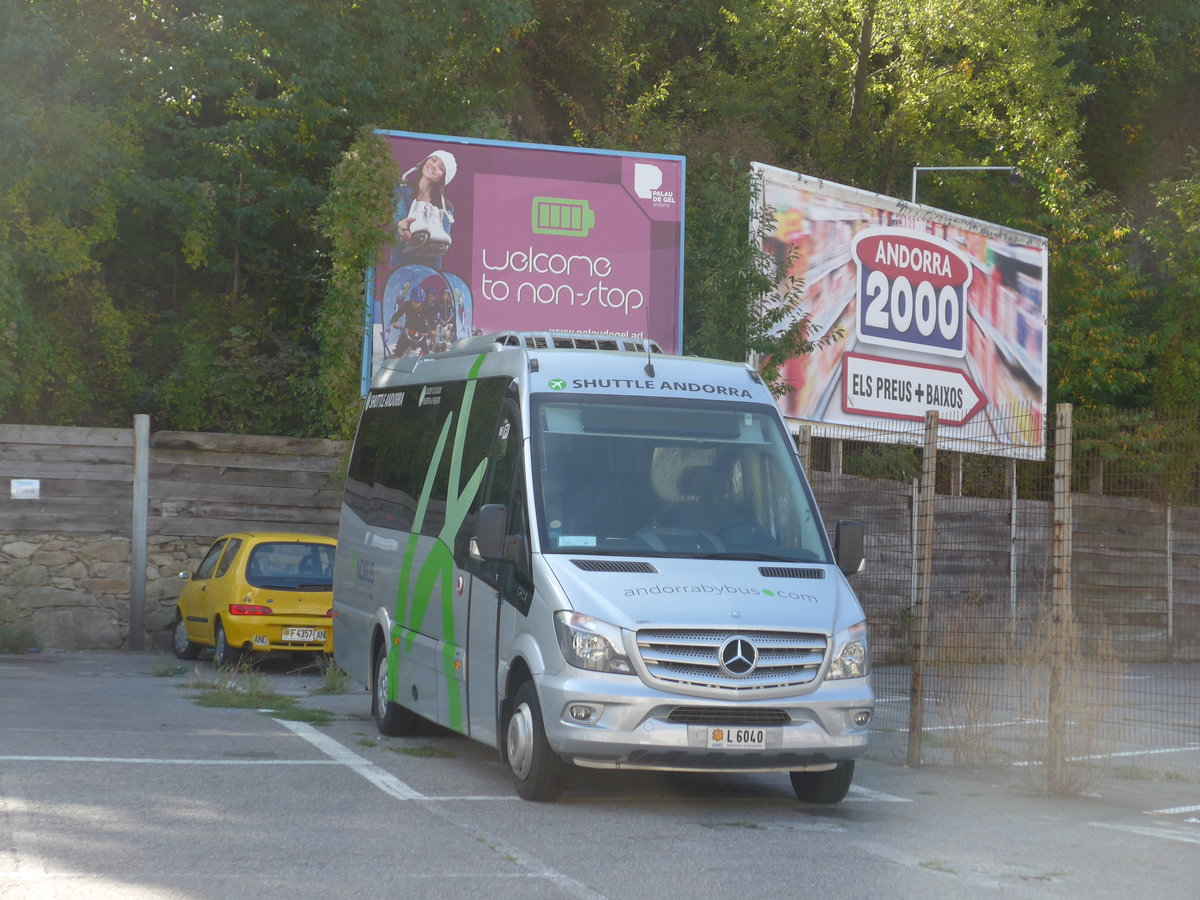 (185'477) - Andbus, Andorra la Vella - L6040 - Mercedes am 28. September 2017 in Andorra la Vella, Burger King