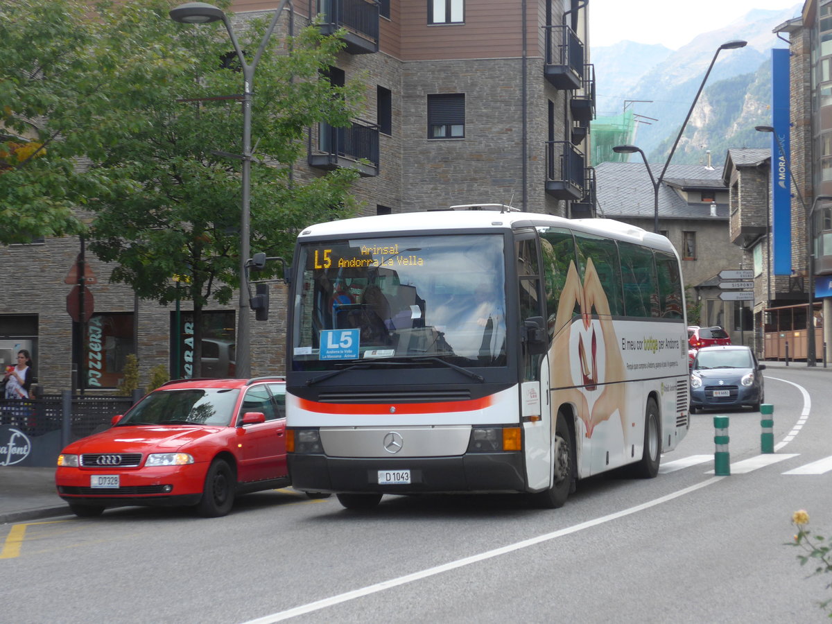 (185'580) - CIA Andorra la Vella - D1043 - Mercedes am 28. September 2017 in La Massana, Les Entrades