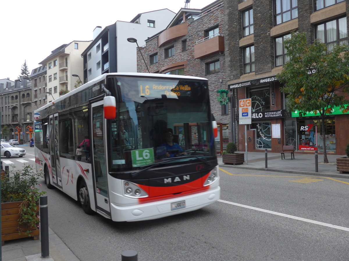 (185'590) - CIA Andorra la Vella - J0017 - MAN am 28. September 2017 in La Massana, Les Entrades