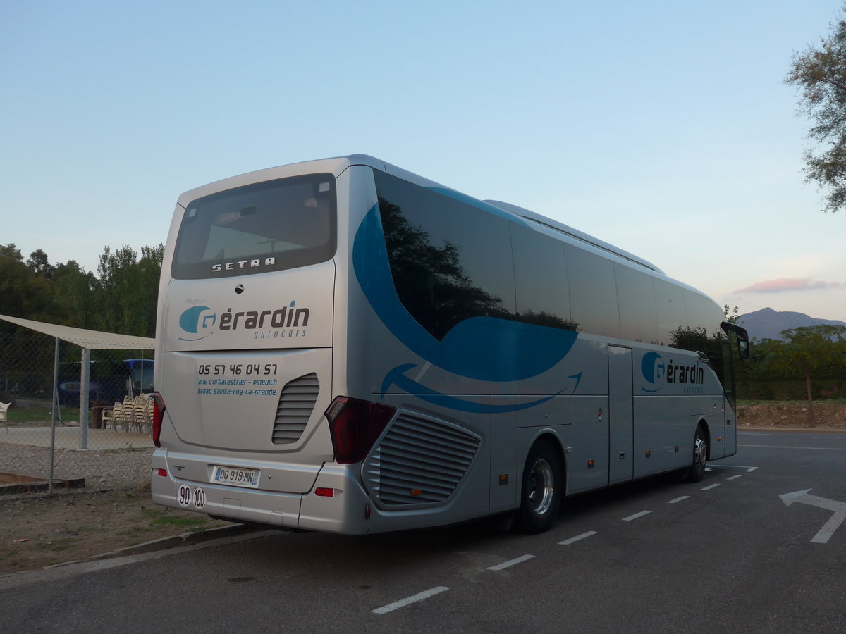 (185'691) - Aus Frankreich: Grardin, Sainte-Foy-la-Grande - DQ 919 MN - Setra am 29. September 2017 in Roses