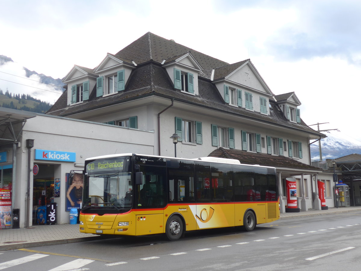 (185'764) - PostAuto Bern - BE 535'079 - MAN/Gppel (ex Nr. 217; ex RBS Worblaufen Nr. 217) am 8. Oktober 2017 beim Bahnhof Frutigen