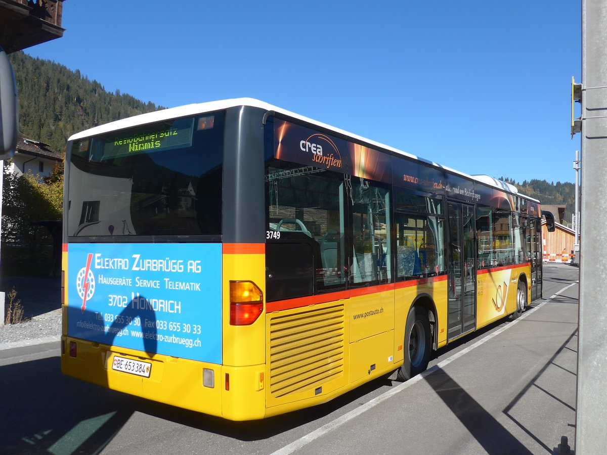 (185'882) - PostAuto Bern - BE 653'384 - Mercedes (ex Nr. 532; ex BE 610'544; ex BE 614'044) am 16. Oktober 2017 beim Bahnhof Zweisimmen