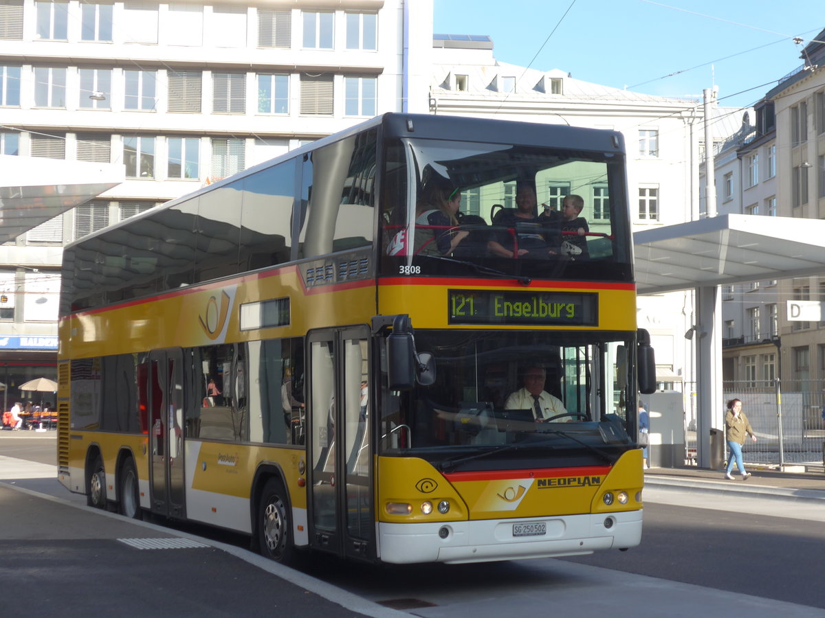 (185'957) - Casutt, Gossau - SG 250'502 - Neoplan am 19. Oktober 2017 beim Bahnhof St. Gallen