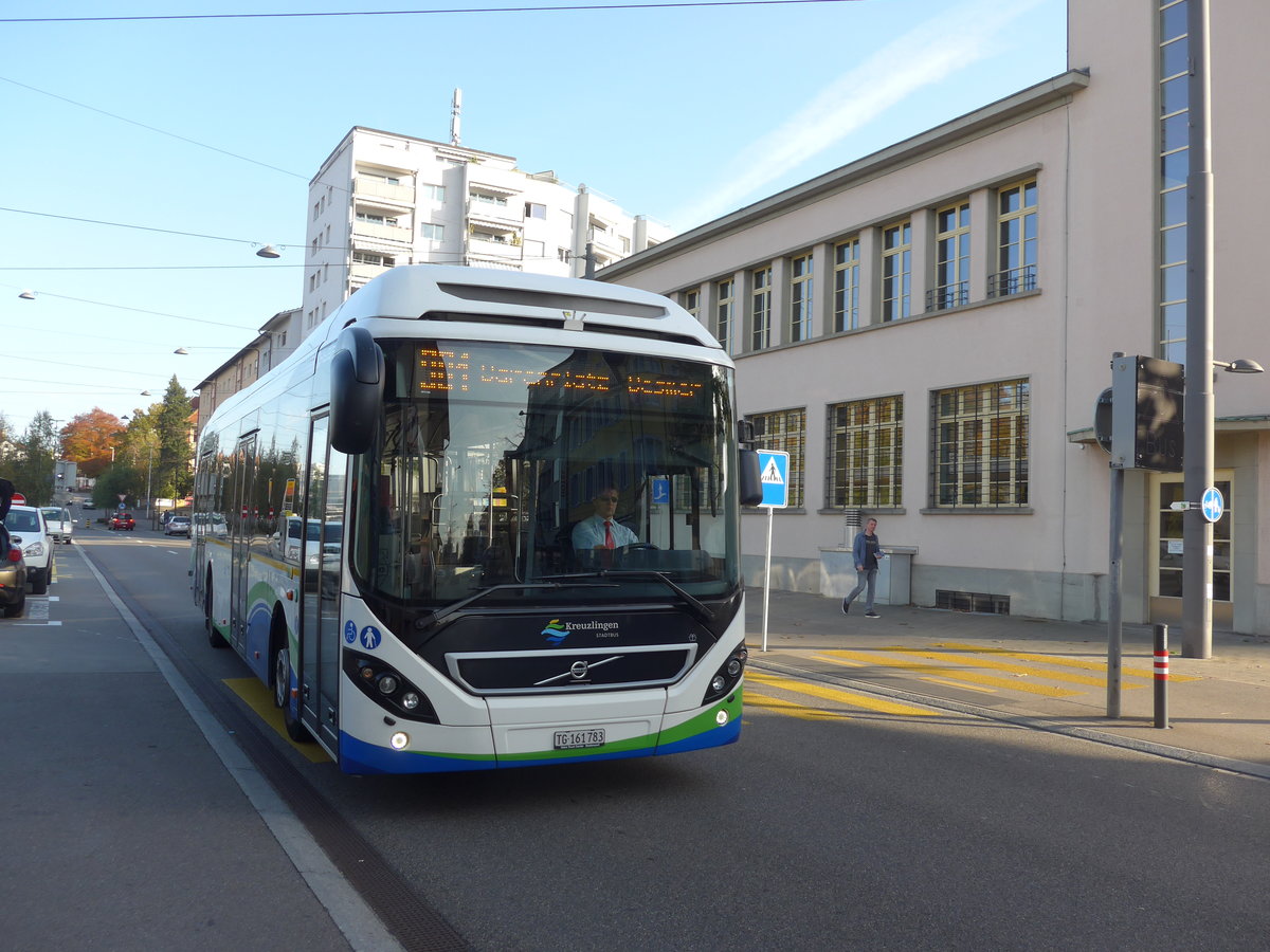 (185'958) - SBK Kreuzlingen - TG 161'783 - Volvo am 19. Oktober 2017 beim Bahnhof Kreuzlingen