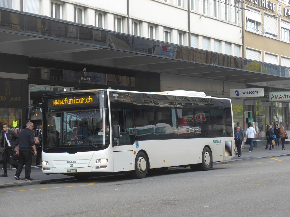 (186'000) - Funi-Car, Biel - Nr. 4/BE 107'904 - MAN/Gppel am 21. Oktober 2017 beim Bahnhof Biel